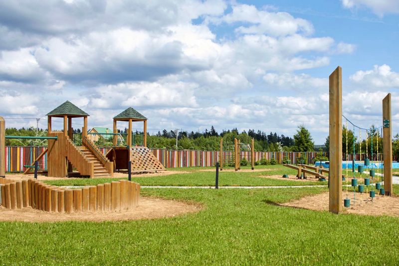 Детская площадка в КП Берег Песочной